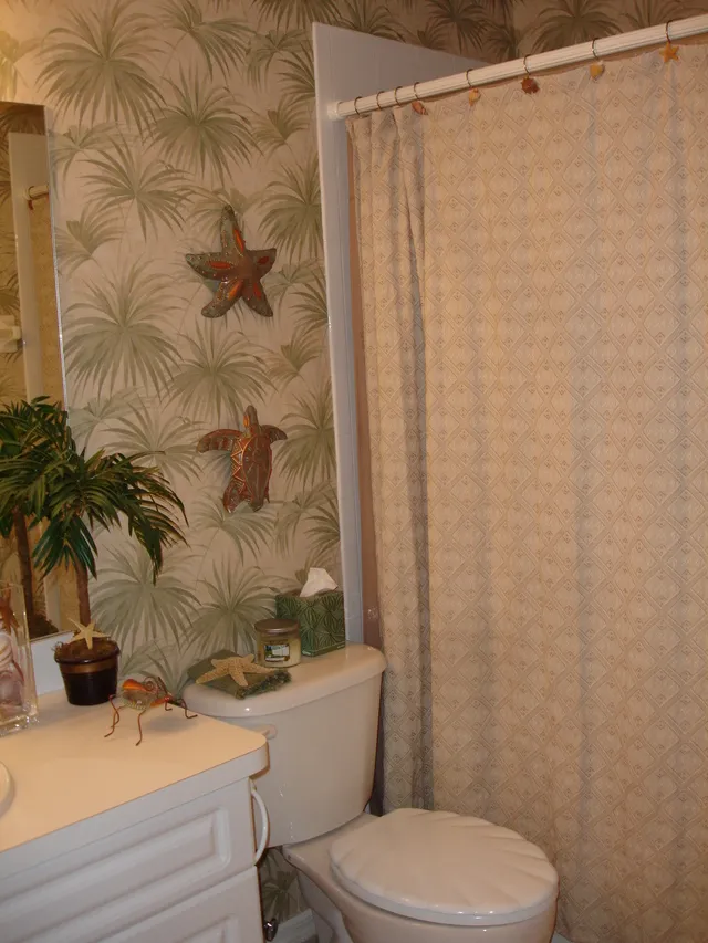 Hall bathroom & guest bedroom may be separated into suite with a pocket doo