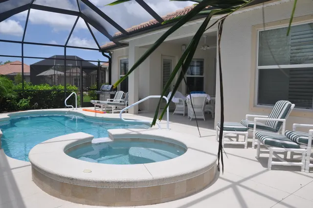 Lanai, Spa and pool