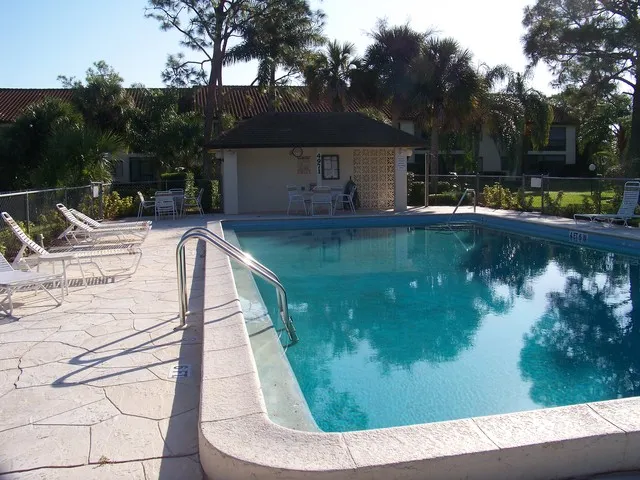 SNOWBIRD GETAWAY! 5 MINUTES TO OLDE NAPLES photo 11