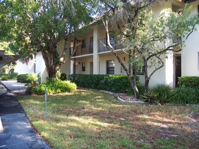 SNOWBIRD GETAWAY! 5 MINUTES TO OLDE NAPLES photo 13