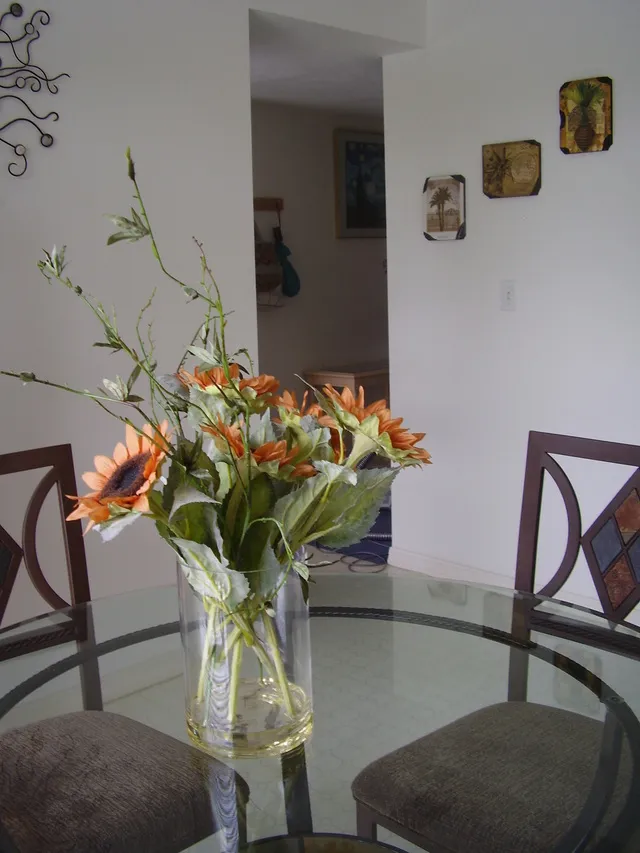 Eat-in Kitchen