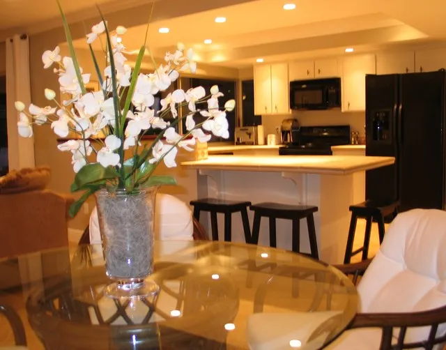 Ample saeting in kitchen allows for great converstaion