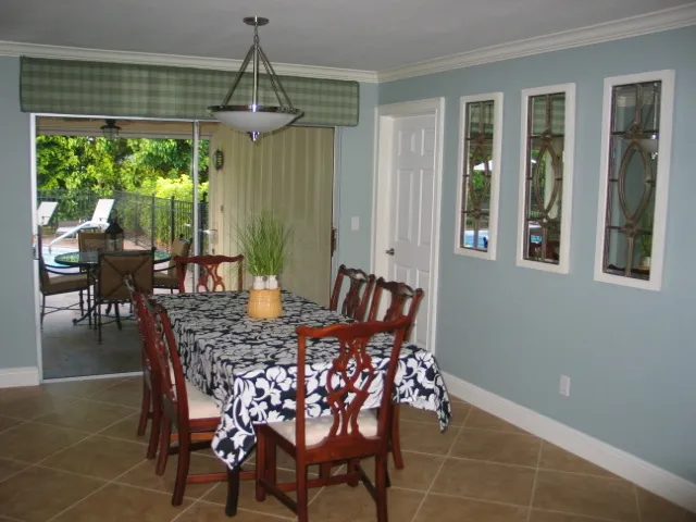 dining room overlooks lanai and pool