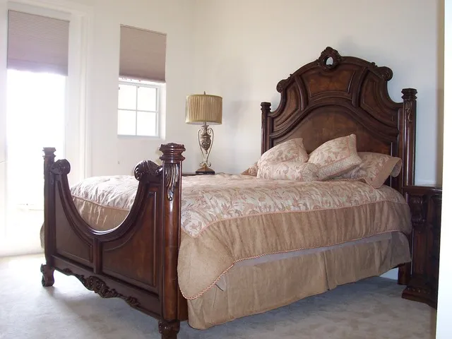 Queen suite w/private bath & private balcony.