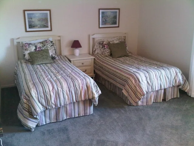 Bedroom 2 with Twin Beds