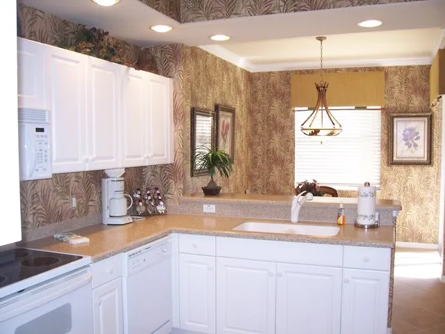 GREAT KITCHEN IF YOU DECIDE TO COOK