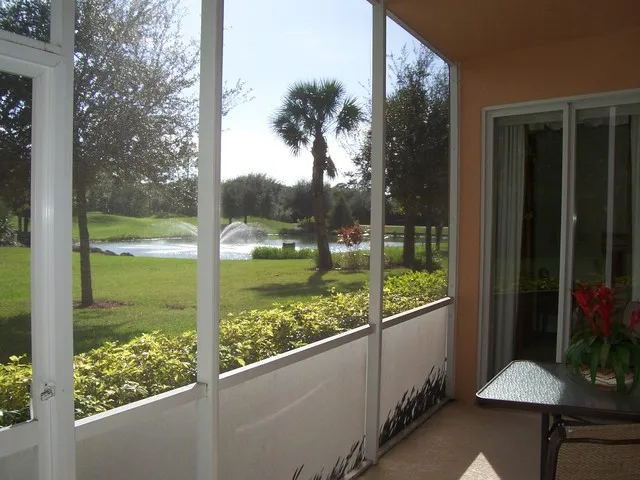 SCREEN LANAI WITH GOLF, LAKE AND FOUNTAIN VIEW. SOUTHERN EXPOSURE