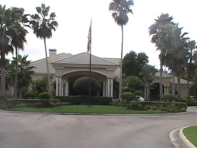 CLUB HOUSE