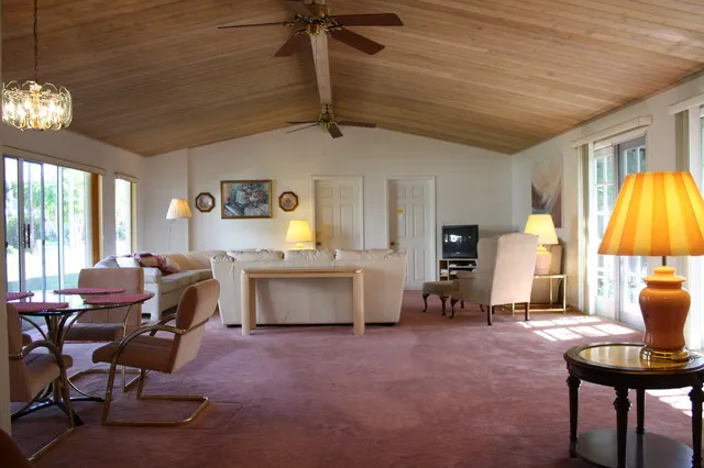 32 FOOT GREAT ROOM WITH CATHEDRAL CEILINGS 