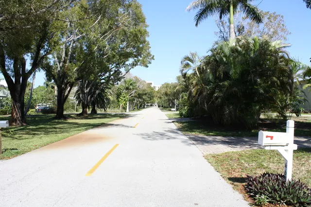 BEACH JUST A FIVE MINUTE WALK DOWN THE TREE LINED STREET