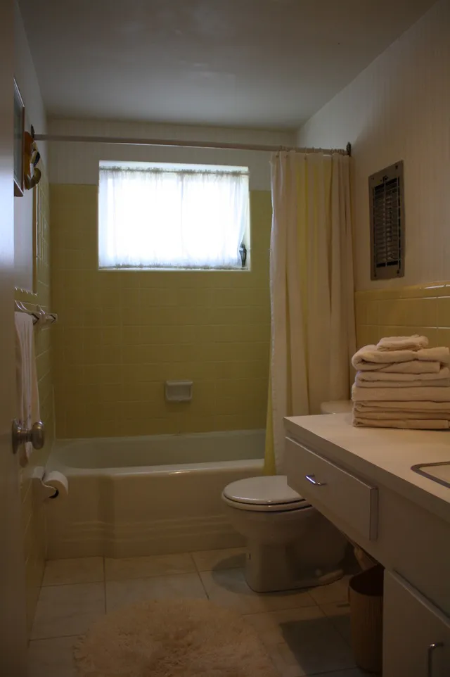 SECOND FOUR PIECE BATH OFF SECOND BEDROOM