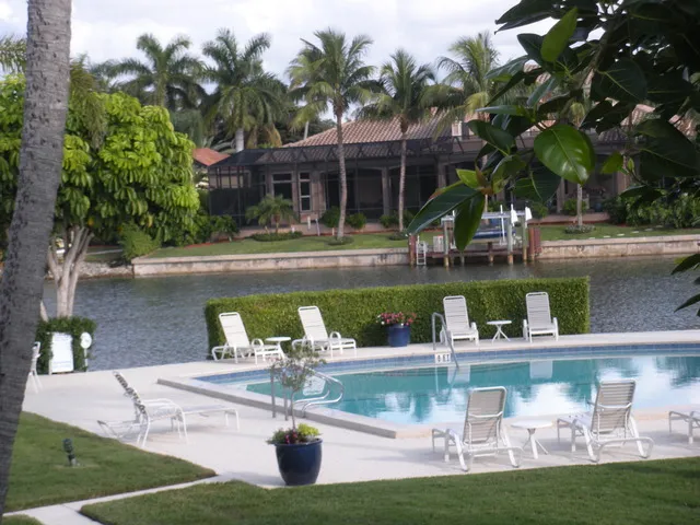 barbecue grill is behind the hedge next to the bay