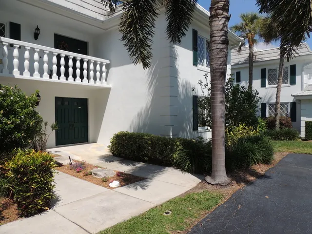 Corner unit, located only 2 miles to Vanderbilt Beach and pool steps from front door!!