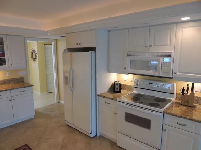 Fully equipped condo with towels & linens