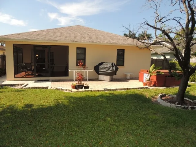 Prime Naples Location!