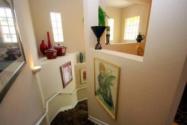 ENTRYWAY / STAIRS