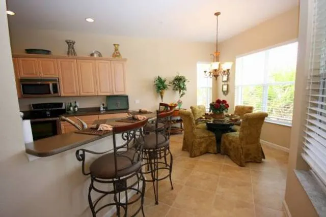 KITCHEN / DINETTE
