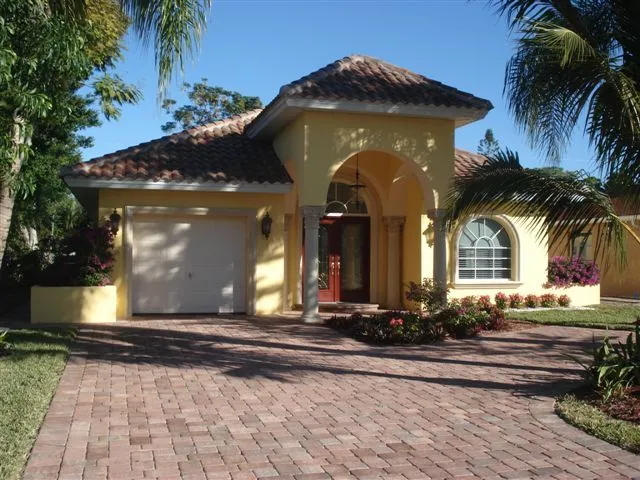 Naples Park Home - Steps to the Beach photo 1