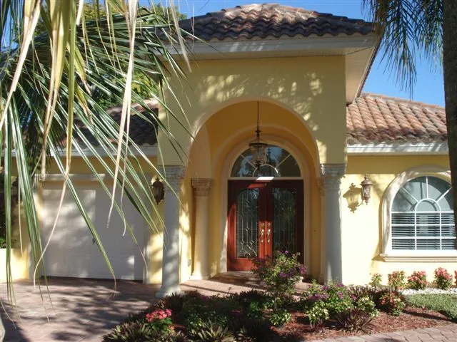 Naples Park Home - Steps to the Beach photo 2