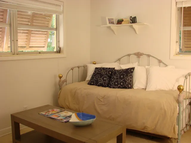 The third guest room features a day bed that converts to two twin beds