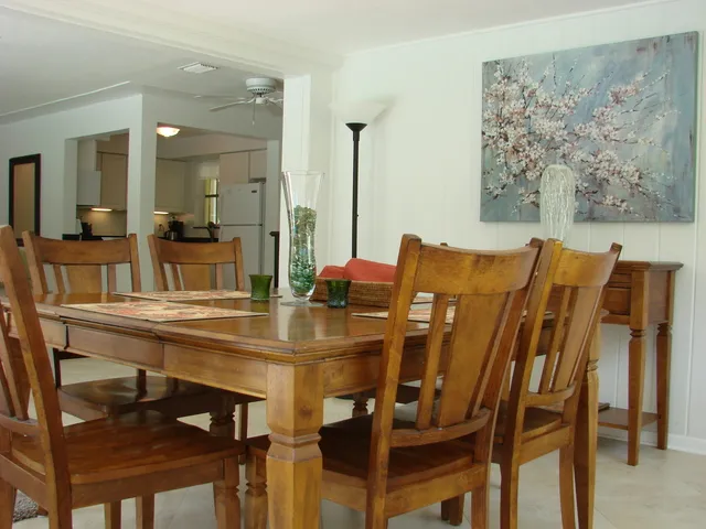 The dining room features seating for 6