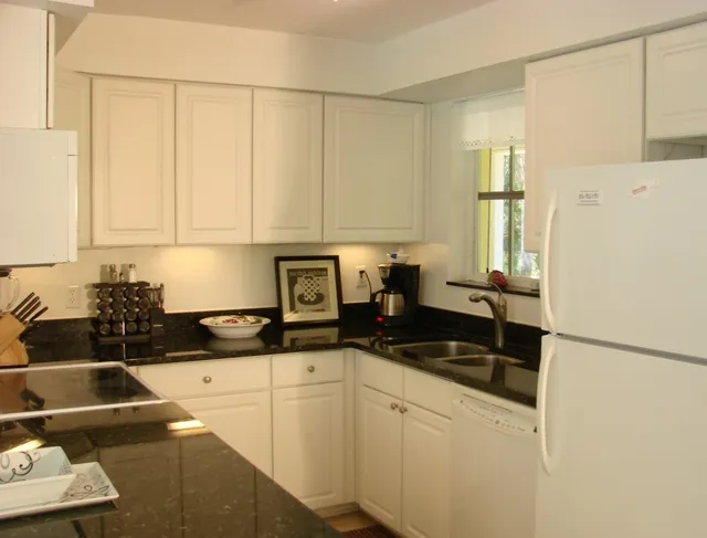 The kitchen features black granite and is fully equipped