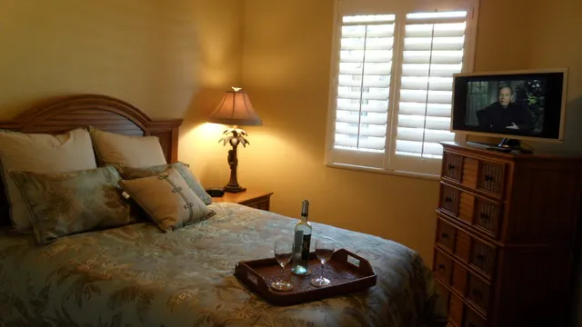 need a second Bedroom? ...we got it with its own Queen and Flat Screen