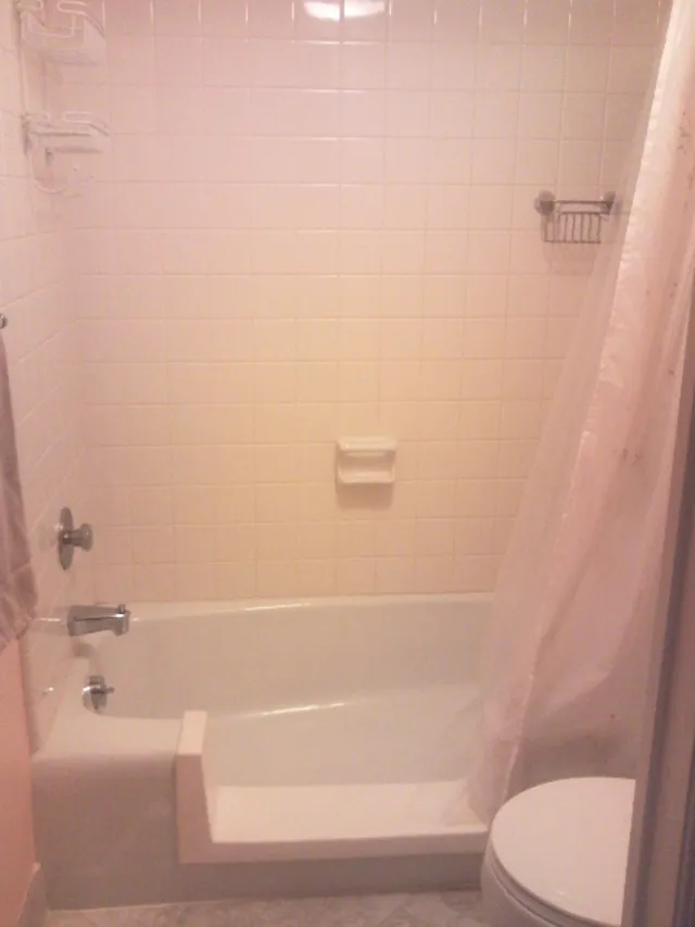 2nd Bedroom's Shower