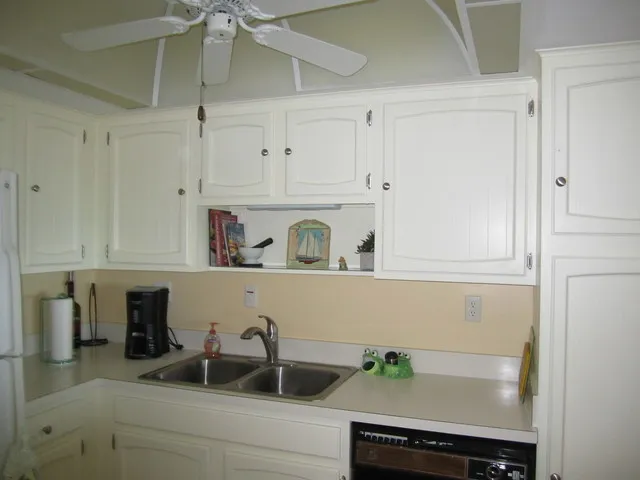 Beachfront 2b/2b Top Floor Unit photo 6