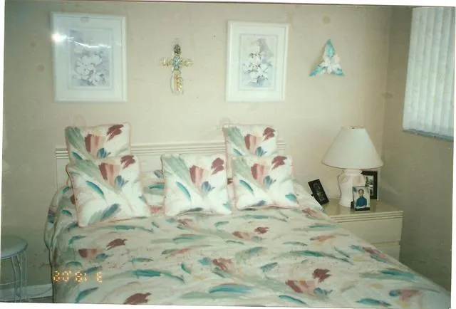 Olde Naples condo. Short walk to beach and Third St. photo 4