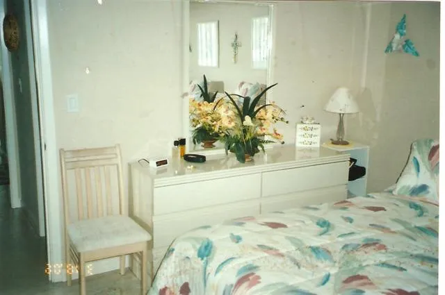 Olde Naples condo. Short walk to beach and Third St. photo 5