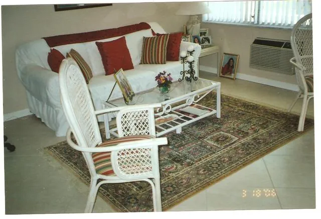 Olde Naples condo. Short walk to beach and Third St. photo 7