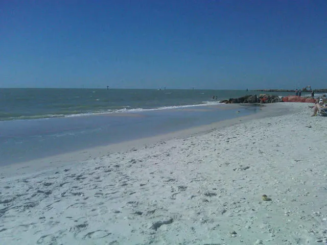 Naples Moorings Home- On Golf Course - Walk to Beach photo 17