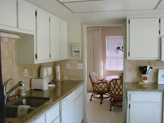 Kitchen features granite!!