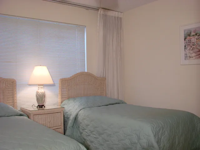 The guest room features twin beds