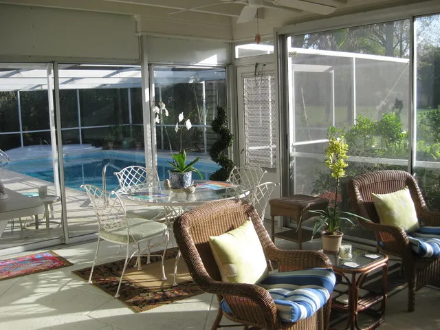 Lanai to pool