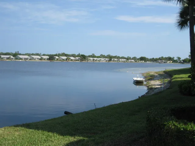 40-acre fishing lake.  Non-motorized boat allowed!