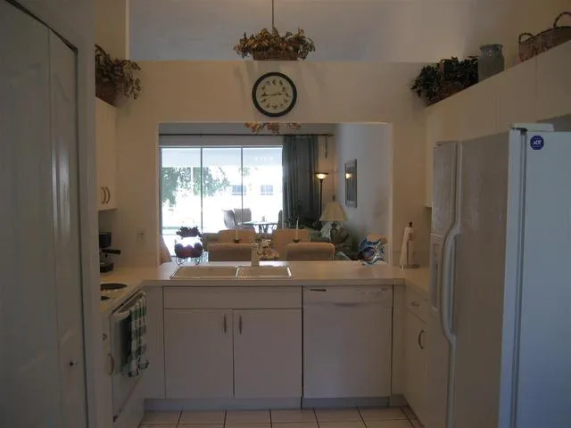 Beautiful villa with heated pool near beach photo 6
