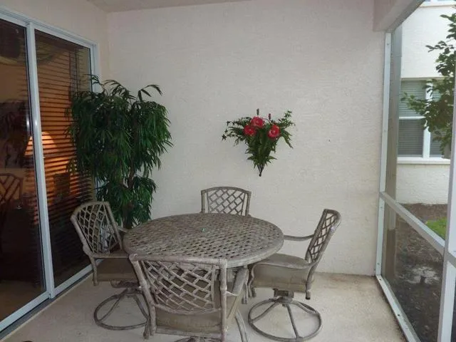 Lovely Lanai - opens to living area and master bedroom!