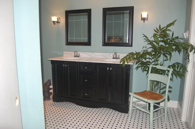 Master bath. Double vanity.