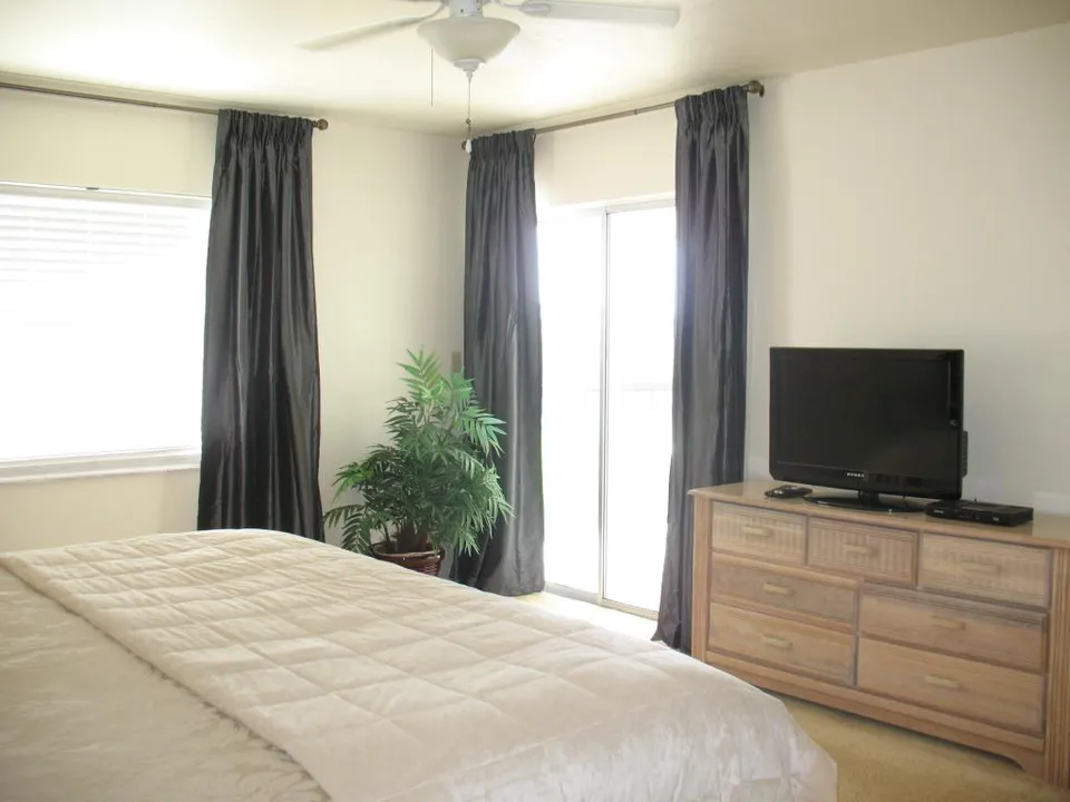 Mater bedroom with king size bed