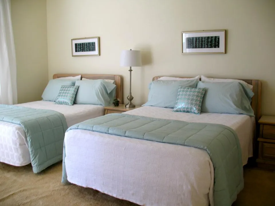 Guest bedroom with 2 double beds