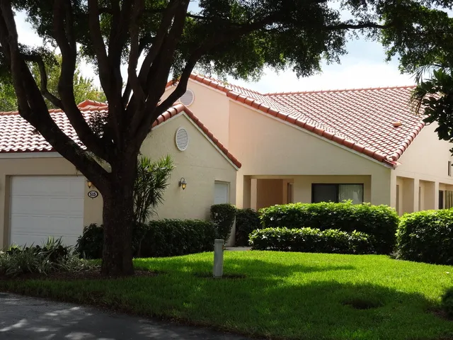 Exterior view of Beachwalk Villa with garage
