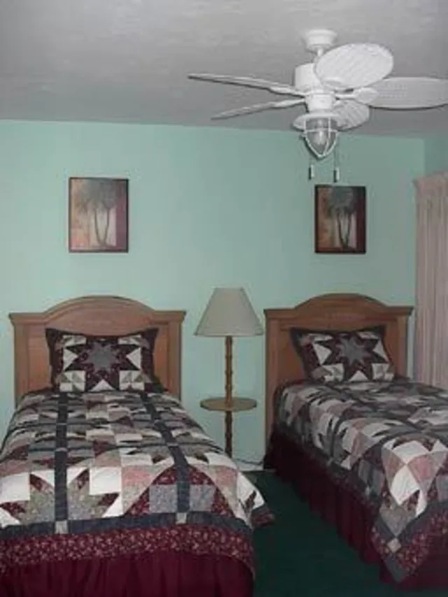 Naples Park Shore Resort Condo - January still OPEN! photo 3