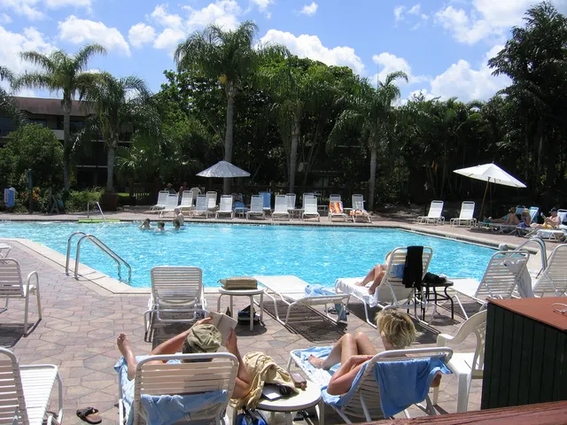 Naples Park Shore Resort Condo - January still OPEN! photo 5