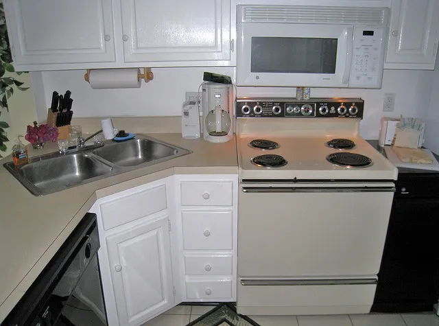 Naples Park Shore Resort Condo - January still OPEN! photo 6