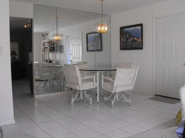 Parkshore Condo Close To Everything photo 4
