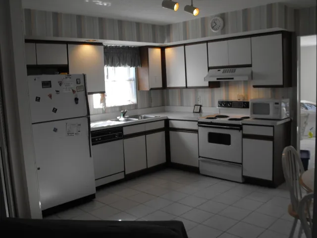 Parkshore Condo Close To Everything photo 5