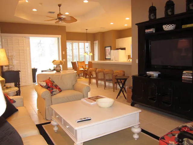 Open Concept, Walk out to Lanai,Pool