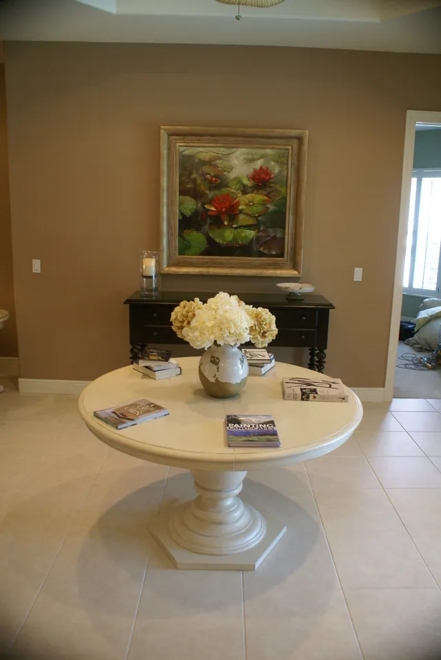 Dining area Table expands to seat 8/10